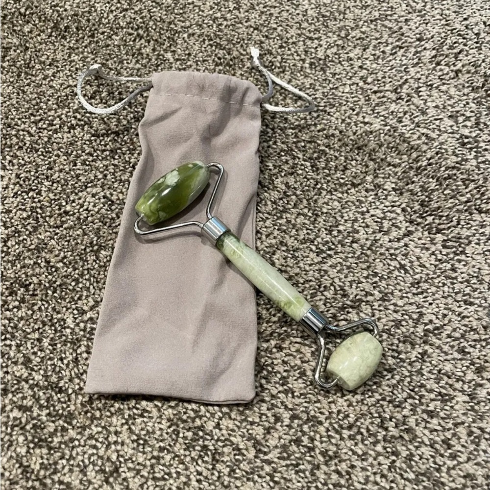 Jade Roller Facial Beauty Tool, Face Roller Skin Massager High Quality